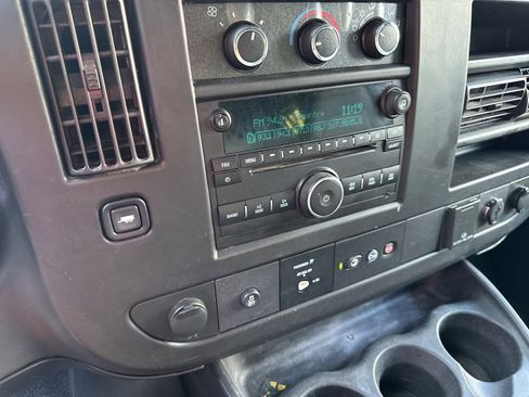 Used 2018 GMC Savana 2500 w/ Communications Package image 3