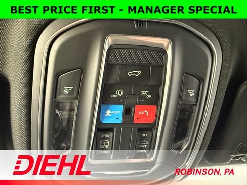 New 2025 Jeep Grand Cherokee Laredo w/ Luxury Tech Group I image 32