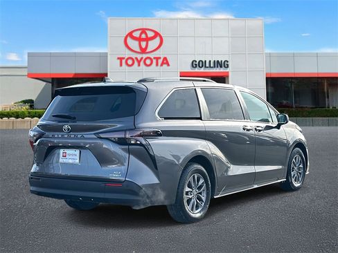 Used 2024 Toyota Sienna XLE image 5
