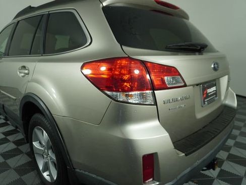 Used 2014 Subaru Outback 2.5i Limited w/ Moonroof Package image 12