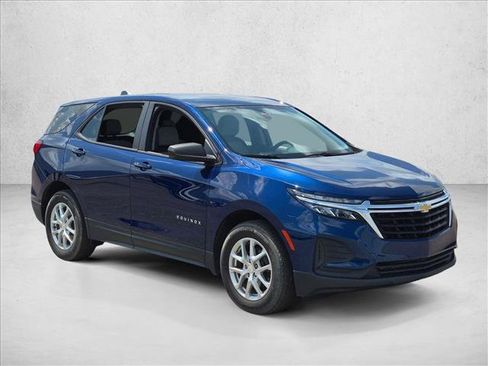 Used 2022 Chevrolet Equinox LS FWD image 3