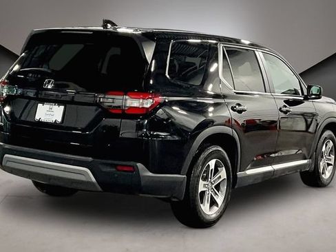 Certified 2025 Honda Pilot EX-L image 6