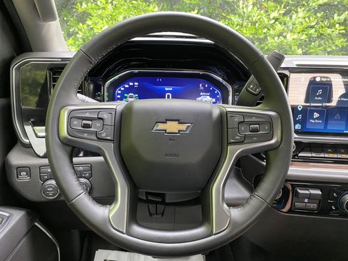 Used 2025 Chevrolet Silverado 1500 LT AWD/4WD image 19