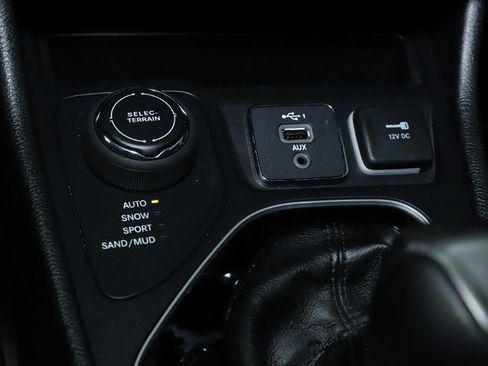 Used 2022 Jeep Cherokee Limited image 29