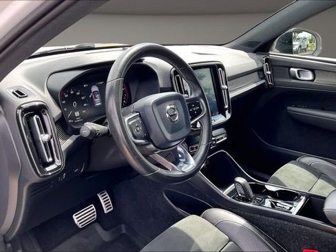 Used 2020 Volvo XC40 T4 R-Design FWD image 12