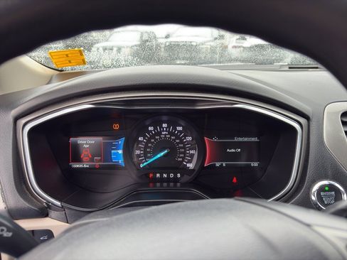 Used 2019 Ford Fusion SE image 11