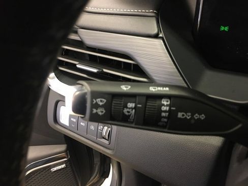 Used 2025 GMC Acadia Elevation image 30