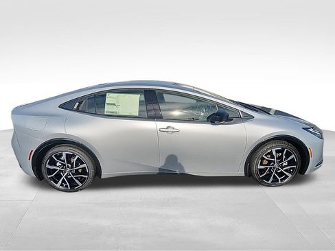 New 2026 Toyota Prius Plug-In Hybrid FWD image 9