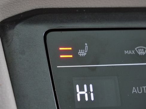 Certified 2023 Volkswagen Tiguan SE R-Line image 30