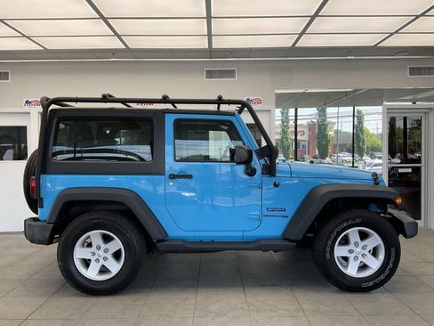 Used 2018 Jeep Wrangler Sport AWD/4WD image 4