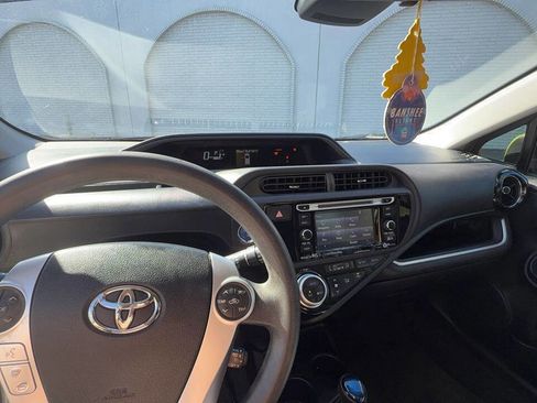 Used 2016 Toyota Prius C Three image 10