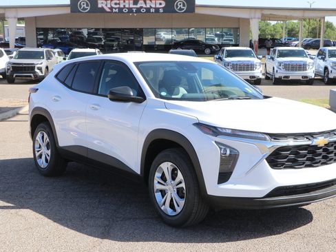 New 2026 Chevrolet Trax LS FWD image 1
