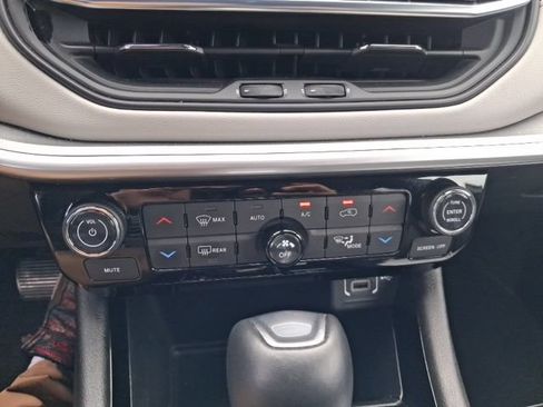 Used 2025 Jeep Compass Limited AWD/4WD image 16