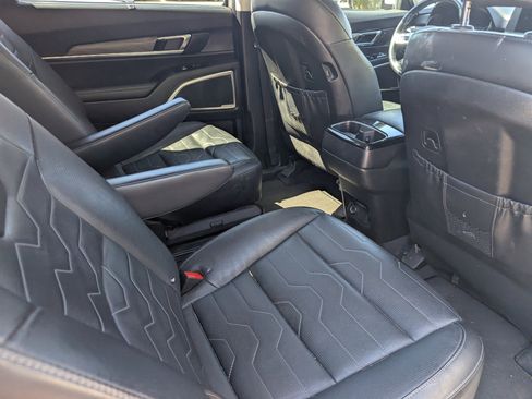 Certified 2022 Kia Telluride SX w/ SX Prestige Package image 11