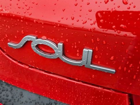 Used 2022 Kia Soul LX image 10