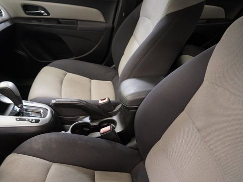 Used 2012 Chevrolet Cruze LS image 7