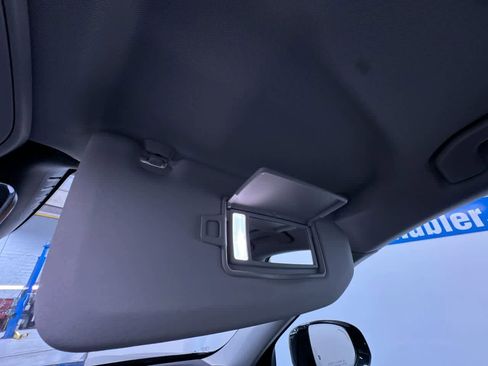 Used 2023 Volvo XC60 B5 Plus image 34