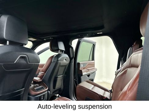 Used 2025 Lincoln Navigator Reserve AWD/4WD image 32