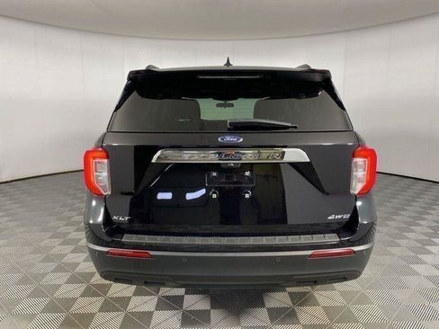 Used 2023 Ford Explorer XLT AWD/4WD image 38