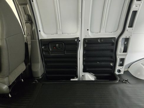 New 2026 Chevrolet Express 2500 w/ Communications Package RWD image 32