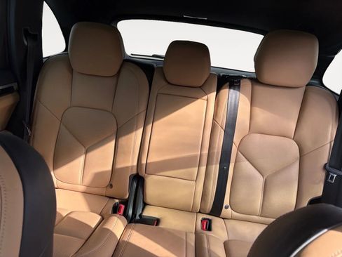 Used 2015 Porsche Cayenne S image 12