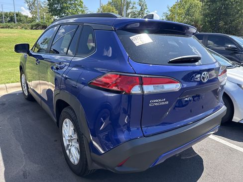 Used 2025 Toyota Corolla Cross LE w/ Moonroof Package FWD image 6