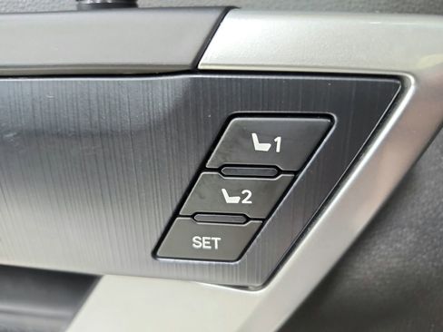 Used 2024 Toyota Tundra Platinum AWD/4WD image 21