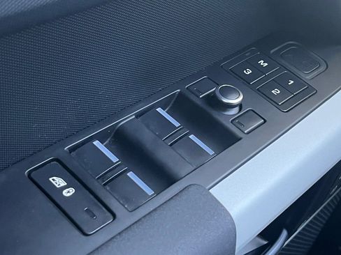 Used 2021 Land Rover Defender 110 X-Dynamic SE image 7