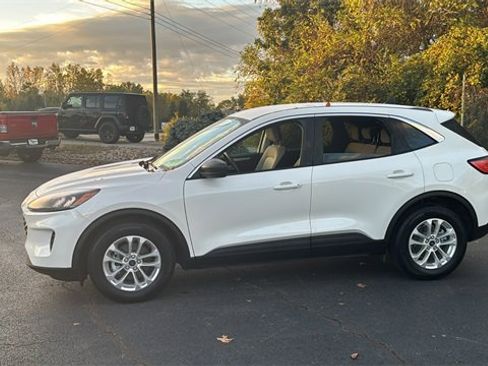 Used 2022 Ford Escape SE image 6