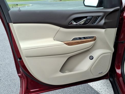 Used 2017 GMC Acadia Denali w/ Technology Package image 22