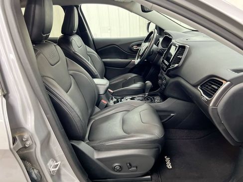 Used 2019 Jeep Cherokee Limited FWD image 21