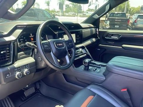Used 2024 GMC Sierra 1500 AT4 w/ AT4 Preferred Package AWD/4WD image 11