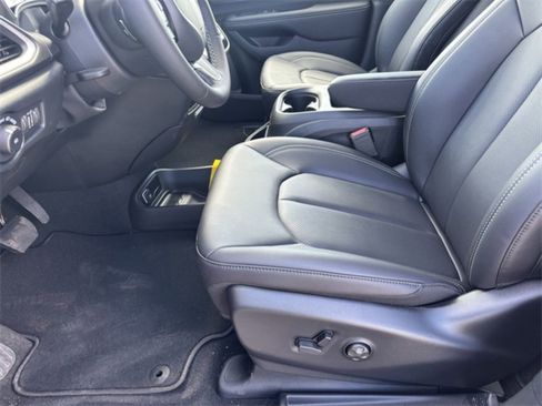 New 2026 Chrysler Pacifica Select image 10