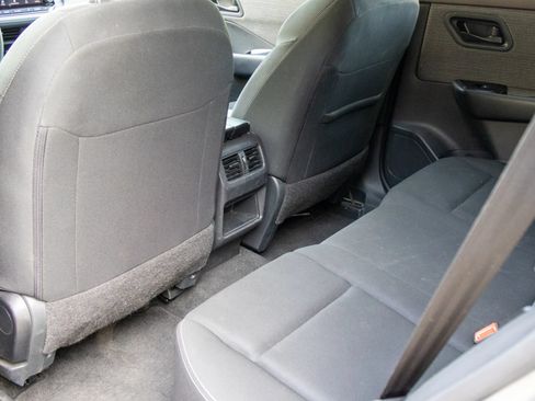 Used 2023 Nissan Rogue S FWD image 9