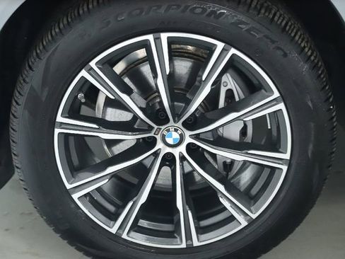 Used 2025 BMW X5 xDrive40i w/ M Sport Package image 38