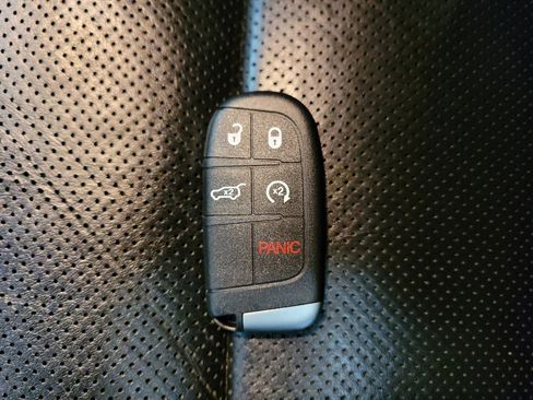 Used 2017 Jeep Grand Cherokee Limited w/ Luxury Group II RWD image 32