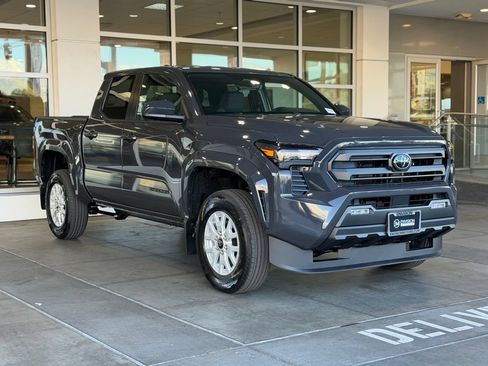 Used 2026 Toyota Tacoma SR5 AWD/4WD image 6