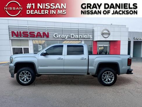 Used 2018 GMC Sierra 1500 SLT AWD/4WD image 4