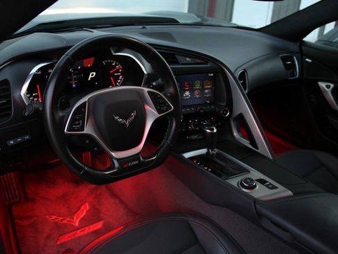 Used 2015 Chevrolet Corvette Z06 w/ 3LZ Preferred Equipment Group RWD image 15