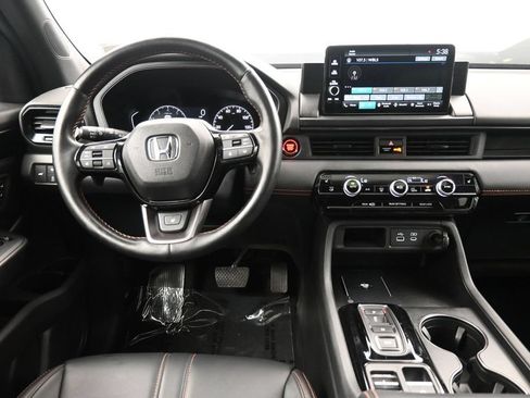 Used 2024 Honda Pilot TrailSport image 19