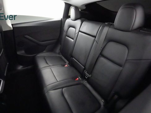 Used 2022 Tesla Model Y Long Range image 10