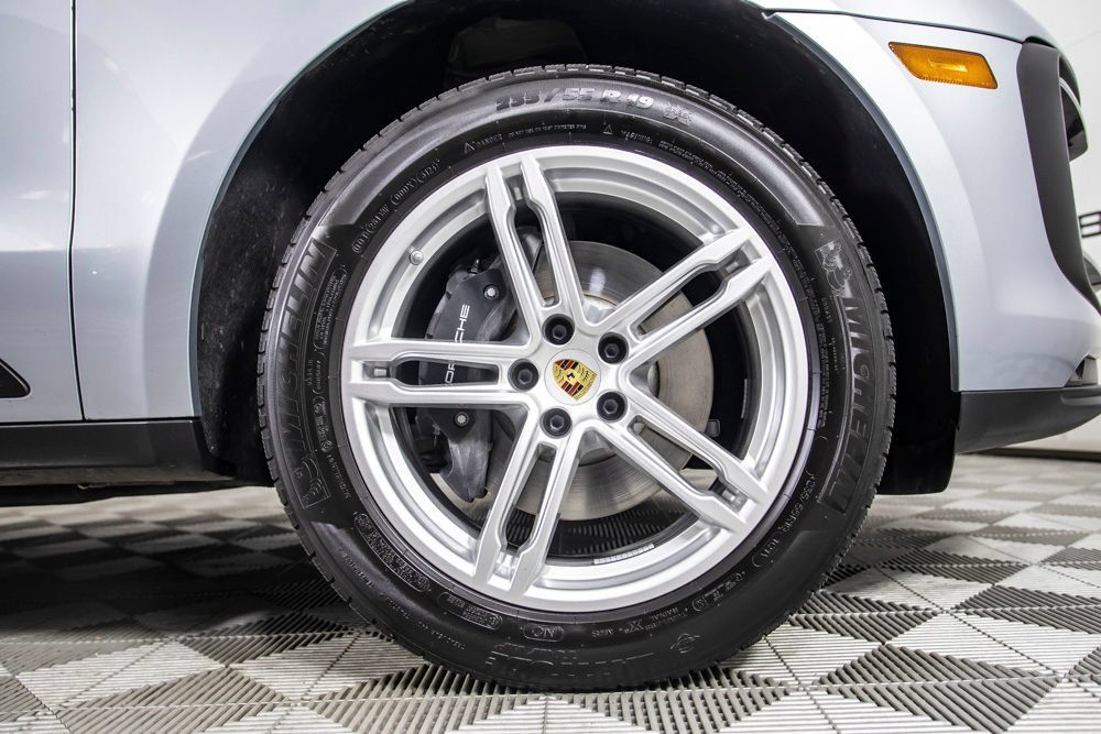 Used 2025 Porsche Macan Turbo AWD/4WD image 39