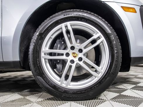 Used 2025 Porsche Macan Turbo AWD/4WD image 39