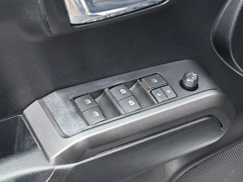 Used 2022 Toyota Tacoma TRD Off-Road w/ Technology Package AWD/4WD image 10