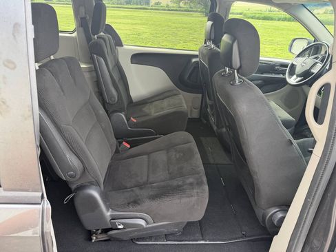 Used 2016 Dodge Grand Caravan SE w/ Quick Order Package 29E SE FWD image 17