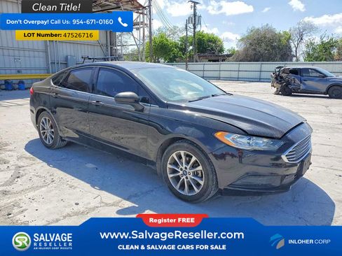 Used 2017 Ford Fusion SE w/ Fusion SE Technology Package FWD image 5
