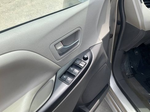 Used 2015 Toyota Sienna LE FWD image 10