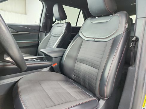 Used 2025 Ford Explorer ST-Line w/ ST-Line Street Pack AWD/4WD image 10