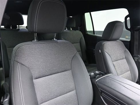 Used 2025 Chevrolet Traverse LT image 29