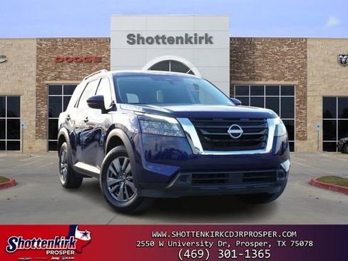 Used 2024 Nissan Pathfinder SV image 1